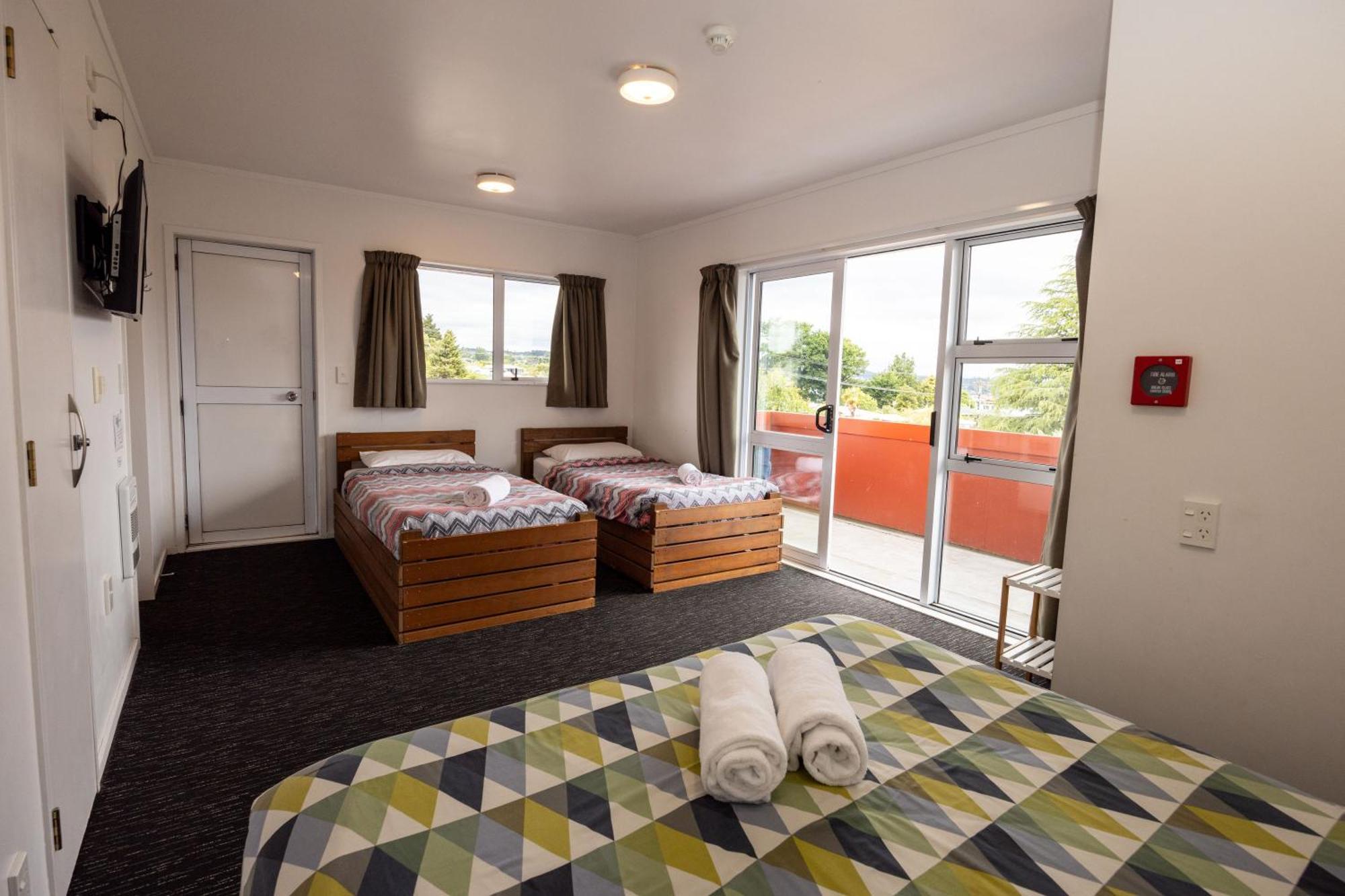 Haka House Taupo Pansiyon Dış mekan fotoğraf